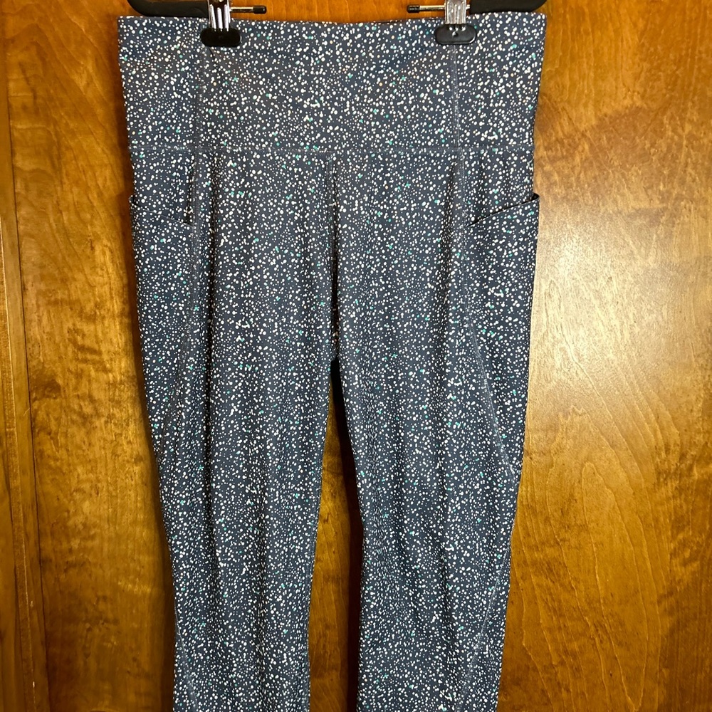 Women’s workout capri leggings size Large